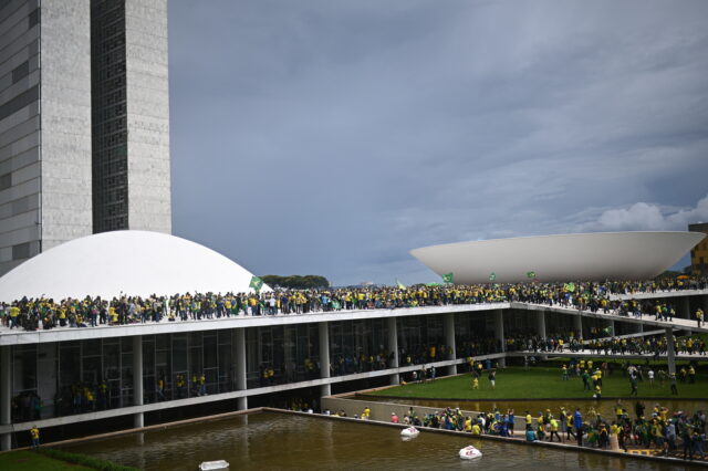 Βραζιλία: Εισβολή υποστηρικτών του Μπολσονάρου στο Κογκρέσο [BINTEO]