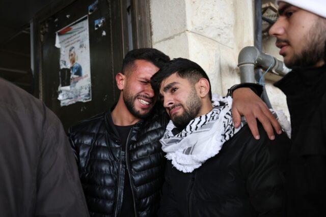 Τρεις Παλαιστίνιοι σκοτώθηκαν σε επιδρομή του στρατού του Ισραήλ σε προσφυγικό καταυλισμό