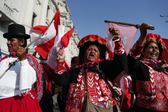 «Ντίνα φόνισσα»: Νέες μαζικές κινητοποιήσεις στο Περού κατά της προέδρου Μπολουάρτε