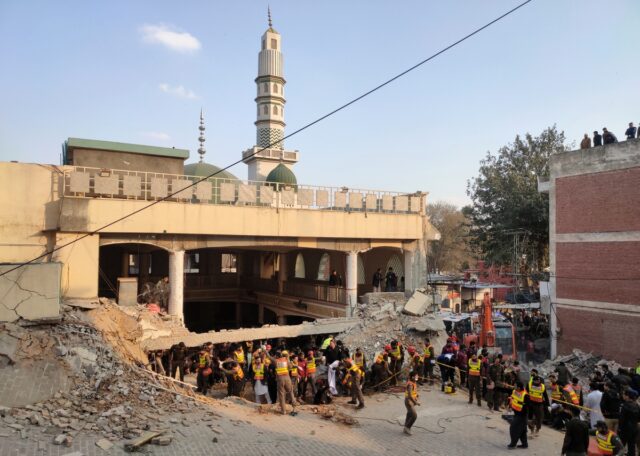 Πακιστάν: Στους 33 έφτασε ο αριθμός των νεκρών από την επίθεση αυτοκτονίας σε τζαμί