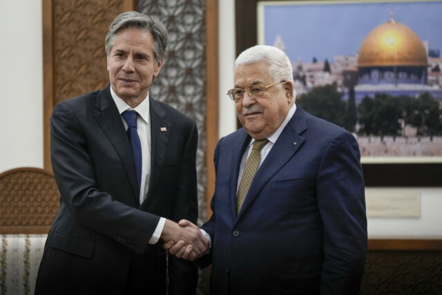 Στην κατεχόμενη Δυτική Όχθη ο Μπλίνκεν – Θα συναντηθεί με τον Παλαιστίνιο πρόεδρο Αμπάς