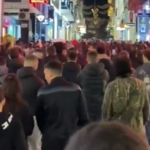 Αδιανόητο: Πορεία στο Σύνταγμα για την αποφυλάκισή του Άντριου Τέιτ [ΒΙΝΤΕΟ]