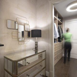 Σε ένα διατηρητέο κτίριο του 1930, ένα κλασικά κομψό διαμέρισμα με θέα στη θάλασσα