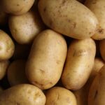 Potato sock: Η παράξενη «θεραπεία» που κάνει θραύση στο TikTok [ΒΙΝΤΕΟ]