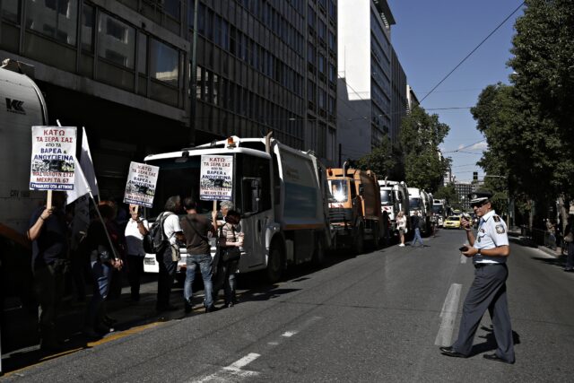 Νέος τραυματισμός εργαζόμενου σε απορριμματοφόρο στο Γαλάτσι