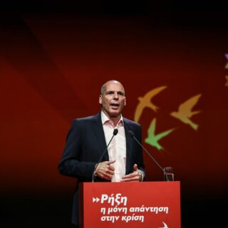 Βαρουφάκης: «Δεν θα μείνουμε απαθείς μπροστά στην προσπάθεια να βρουν εξιλαστήρια θύματα μεταξύ εργαζόμενων»