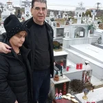 Στον τάφο της Ελένης Τοπαλούδη οι γονείς της, ανήμερα των γενεθλίων της