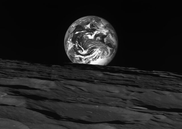 Εντυπωσιακές φωτογραφίες της Γης όπως φαίνεται από τη Σελήνη, από το νοτιοκορεατικό σκάφος Danuri