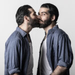 Η επιτυχημένη παράσταση «Ο Συνεργός» παίρνει παράταση στο θέατρο Επί Κολωνώ