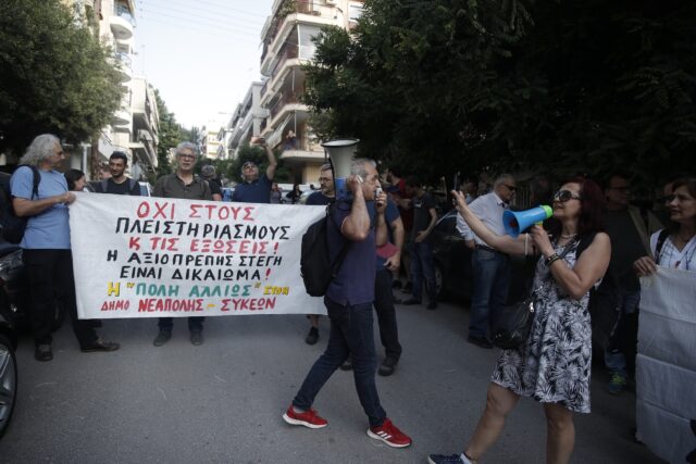 Σωματεία και αλληλέγγυοι απέτρεψαν έξωση οικογένειας σε Θεσσαλονίκη και Πειραιά