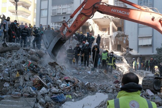 Τουρκία: Έρευνες της ΕΜΑΚ σε κτίριο που φέρεται να έχει καταπλακωθεί ζευγάρι ελληνικής καταγωγής