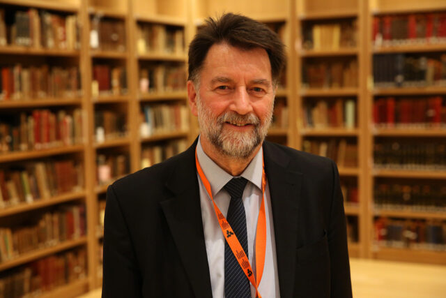Πέθανε ο γενικός διευθυντής της Εθνικής Βιβλιοθήκης, Φίλιππος Τσιμπόγλου