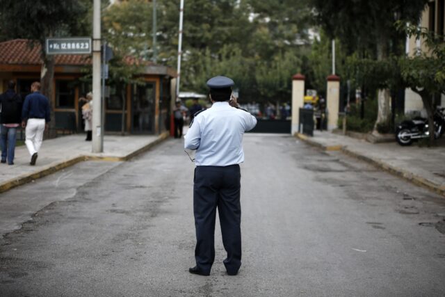 Εκκενώνονται τα δικαστήρια της Ευελπίδων έπειτα από τηλεφώνημα για βόμβα