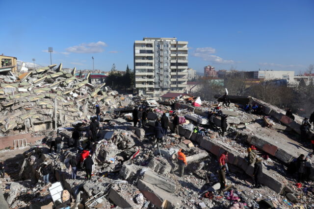Ξεπέρασαν τους 16.000 οι νεκροί σε Τουρκία – Συρία – Τελευταίες ελπίδες για τον εντοπισμό επιζώντων