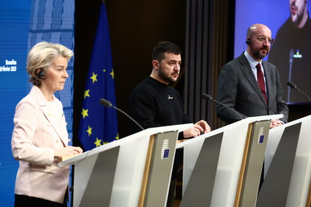 Η ΕΕ εγκρίνει δαπάνη 2 δισεκατομμυρίων ευρώ για τον εξοπλισμό της Ουκρανίας με πυρομαχικά