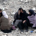 Δεκατέσσερα φορτηγά με ανθρωπιστική βοήθεια πέρασαν στη βόρεια Συρία