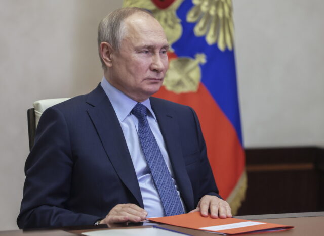 Ο Πούτιν λέει ότι η Δύση προσπαθεί να διαλύσει τη Ρωσία σε δεκάδες μικρά κράτη