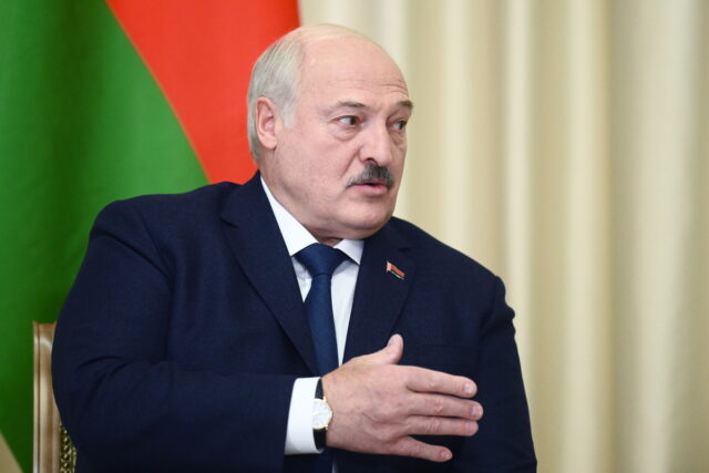 Η Λευκορωσία καταγγέλλει πως ουκρανικά στρατεύματα έχουν συγκεντρωθεί στη μεθόριο και απειλούν την ασφάλεια της χώρας