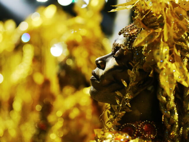 Σάμπα και λάμψη στο Καρναβάλι του Ρίο Ντε Τζανέιρο