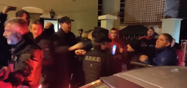 Καστοριά: Βίαιη έξωση ιδιοκτήτη ξενοδοχείου μέσα στη νύχτα [ΒΙΝΤΕΟ]