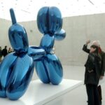 Συλλέκτρια τέχνης έσπασε κατά λάθος πανάκριβο γλυπτό του Τζεφ Κουνς [ΒΙΝΤΕΟ]