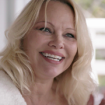 Τα απομνημονεύματα της Πάμελα Άντερσον στη λίστα των bestsellers των New York Times