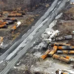 Οχάιο: Ανησυχία μετά τον εκτροχιασμό τρένου που μετέφερε χημικά προϊόντα – Καρκινογόνες οι ουσίες