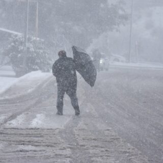 Κακοκαιρία: Σε κόκκινο συναγερμό πέντε περιφέρειες