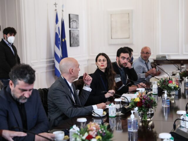 Συνάντηση Μητσοτάκη με εκπροσώπους καλλιτεχνών: «Θετικό το πρόσημo» αλλά «Συνεχίζονται οι κινητοποιήσεις»