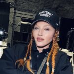 Η Μαντόνα τρολάρει τους επικριτές της: «Κοιτάξτε πόσο χαριτωμένη είμαι τώρα που έφυγε το πρήξιμο από την επέμβαση»