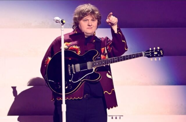 Η εμφάνιση του Lewis Capaldi στα Brit Awards προμηνύει τη συναυλία του στο Terra Vibe στις 16 Σεπτεμβρίου