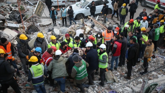 222 ώρες μετά τους σεισμούς νέα διάσωση εγκλωβισμένου στην Τουρκία