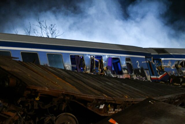 Σύγκρουση τρένων στα Τέμπη: Ανακρίνεται ο σταθμάρχης