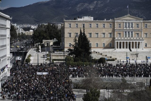 Επτά συλλήψεις στην μεγαλειώδη απεργιακή κινητοποίηση στο κέντρο της Αθήνας