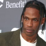 O Travis Scott σε παραδοσιακό γλέντι στο Μεγανήσι [ΒΙΝΤΕΟ]