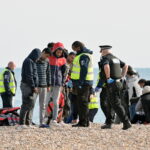 Βρετανία: Νομοσχέδιο για την «άμεση απέλαση» μεταναστών που φτάνουν στη χώρα μέσω της Μάγχης