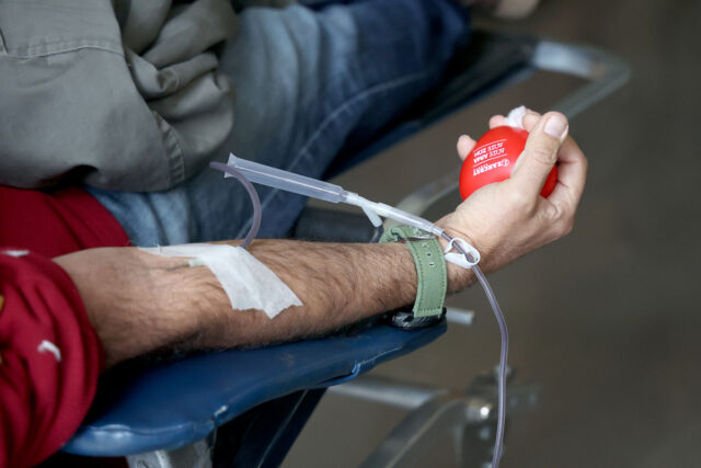 Τέμπη: Συγκινητική η προσέλευση ανθρώπων για αιμοδοσία