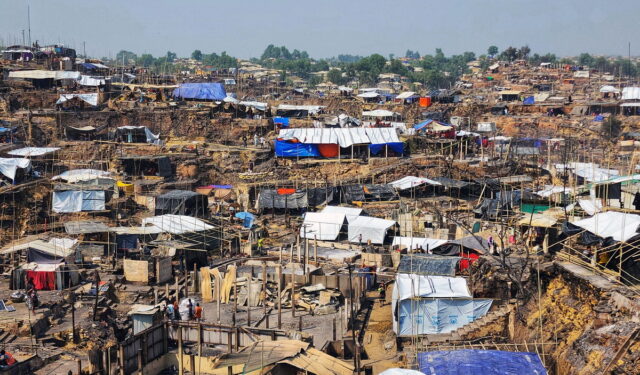 Μπανγκλαντές: Άστεγοι χιλιάδες πρόσφυγες Ροχίνγκια μετά την πυρκαγιά στον καταυλισμό τους [ΒΙΝΤΕΟ]