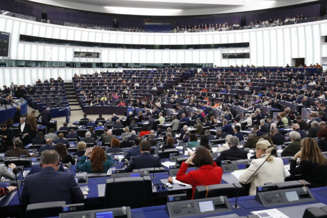 Τη μεταρρύθμιση της πολιτικής ασύλου συζητά το Ευρωπαϊκό Κοινοβούλιο