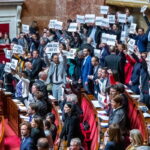 Αντιμέτωπη με δύο προτάσεις μομφής σήμερα η κυβέρνηση Μακρόν