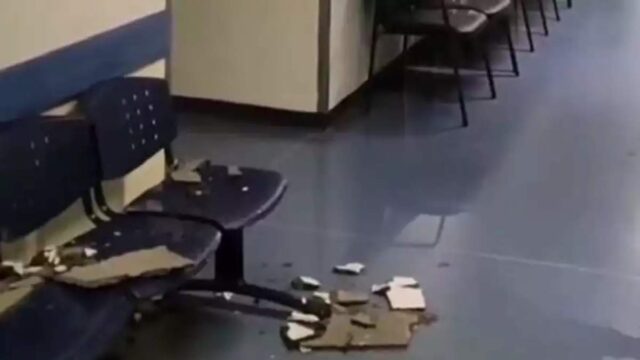 Νοσοκομείο Ρίου: Κατέρρευσε μέρος της οροφής και έπεσε στις καρέκλες επισκεπτών [BINTEO]