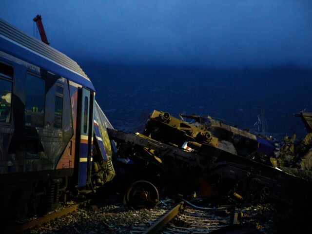 Τέμπη: Στους 46 οι νεκροί – Στο τρίτο βαγόνι συνεχίζονται οι έρευνες