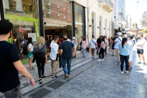 Ξεκινά αύριο το εορταστικό ωράριο καταστημάτων