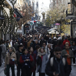 Εορταστικό ωράριο Πάσχα: Πώς θα λειτουργήσουν τα καταστήματα