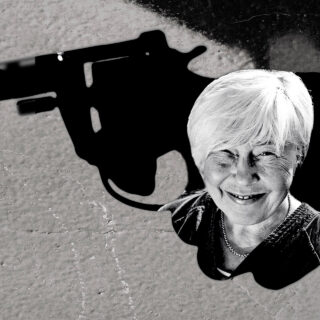 Στη Σκιά ενός Εγκλήματος: Η Χελένα Χένσεν ανάγει το σκανδιναβικό αστυνομικό μυθιστόρημα σε υψηλή τέχνη