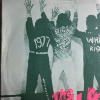 Στις 18 Μαρτίου του 1977 κυκλοφορεί το “White Riot”, το πρώτο single των Clash