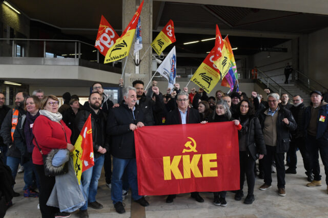 Στη συγκέντρωση σιδηροδρομικών στο Παρίσι ο Δ. Κουτσούμπας: «Σας μεταφέρουμε την αλληλεγγύη της εργατικής τάξης της Ελλάδας»