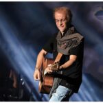 Ο Μίλτος Πασχαλίδης τραγουδάει το «Reggaeton» της Φουρέιρα και γίνεται viral