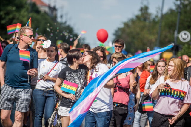 Δεκαπέντε χώρες της EE υποστηρίζουν την προσφυγή της Κομισιόν κατά της Ουγγαρίας για τα δικαιώματα της ΛΟΑΤΚΙ+ κοινότητας