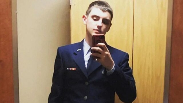 Pentagon Leaks: Σε ομοσπονδιακό δικαστήριο παρουσιάζεται σήμερα ο 21χρονος στρατιωτικός που κατηγορείται για τη διαρροή εγγράφων